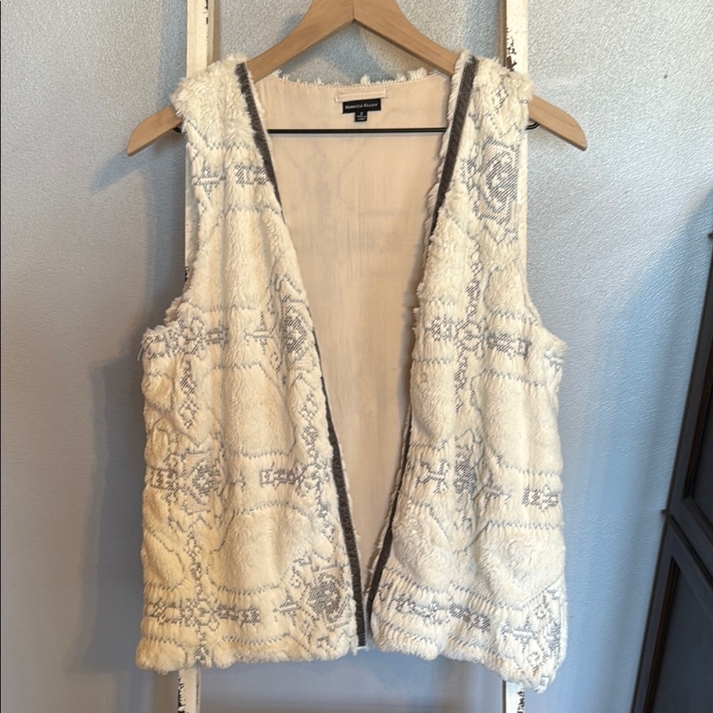 Rebecca Elliot Cream and Gray Faux Fur Vest Size S